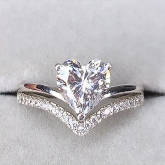 (12)Luxurious heart shape simulated diamond  Ring - Picture 3 of 6